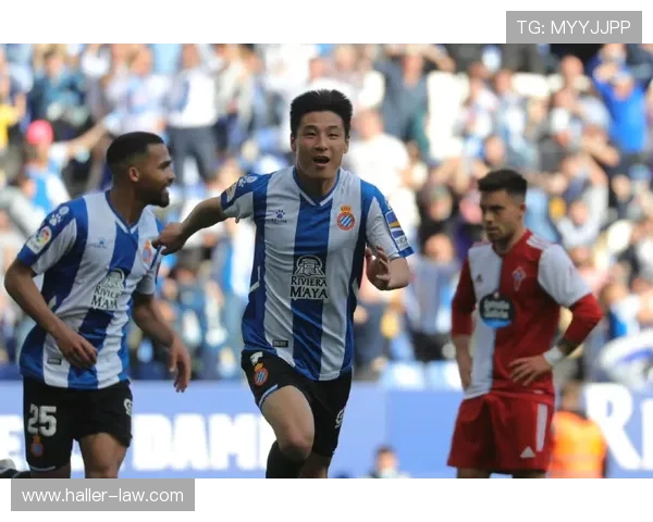 巴尔科拉左路与右路角色适配差异:跑位平衡与空间转换 巴尔科拉左路与右路角色适配差异:跑位平衡与空间转换